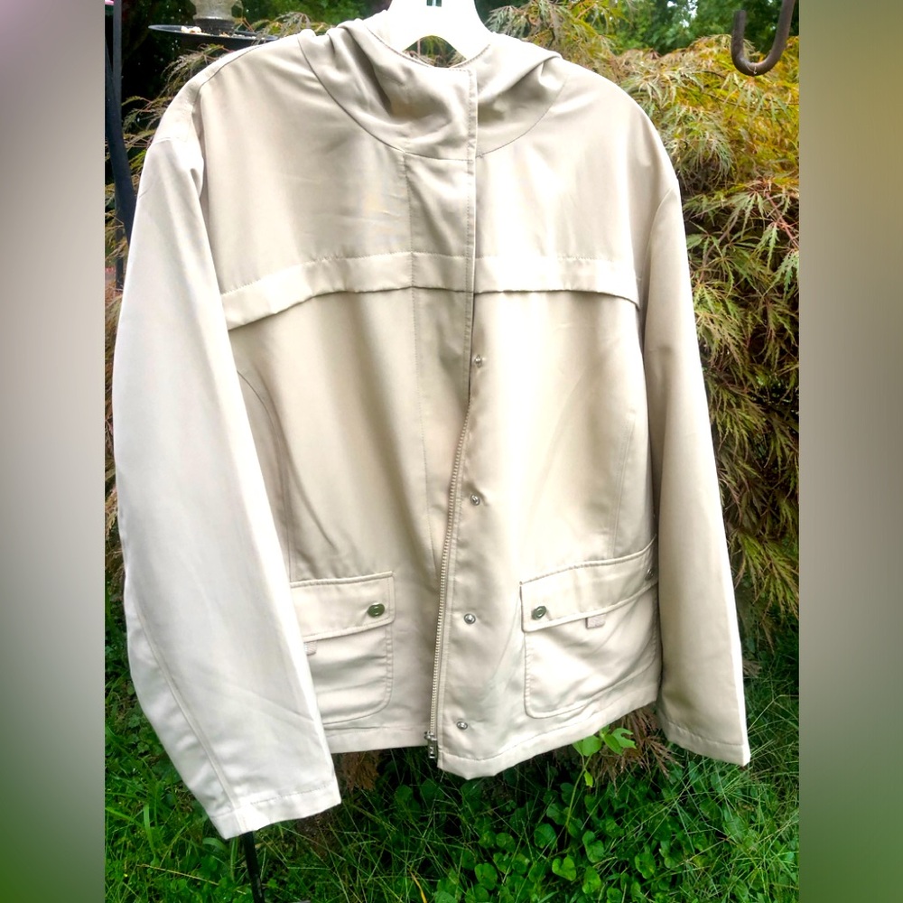 New Zippered Snaps Jacket Beige Washable Spring Fall